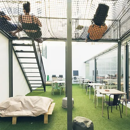 אכסניה Wot Patio Social *