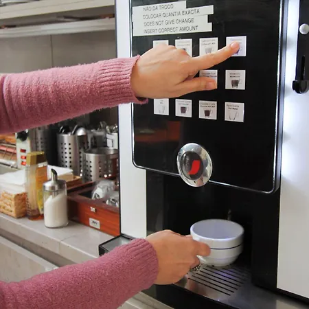 Wot Patio Social אכסניה ליסבון