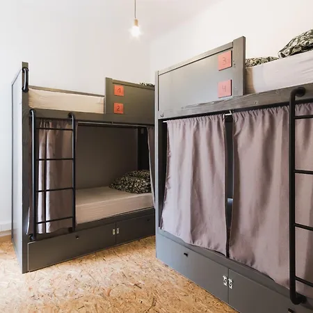 Hostel Wot Patio Lisbon