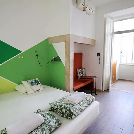 Hostel Wot Patio Lisbon