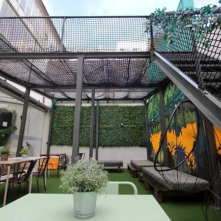 Hostel Wot Patio Lisbon