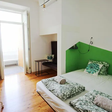 Hub Patio Hostel *