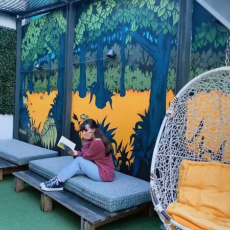 Hostel Hub Patio