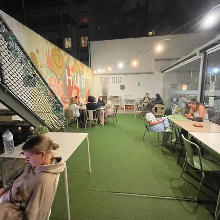 Hub Patio Hostel *