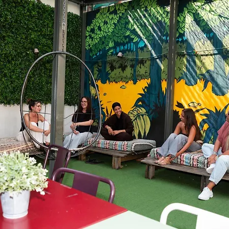 Hostel Wot Patio Social *