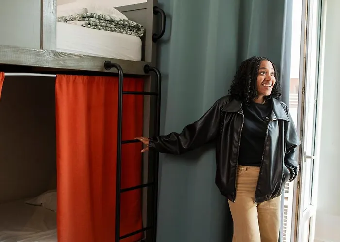 Hostel Wot Patio Social