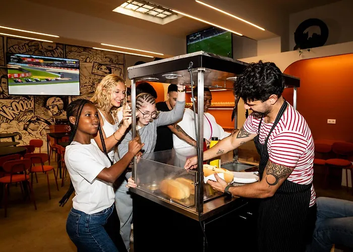 Hostel Wot Patio Social *