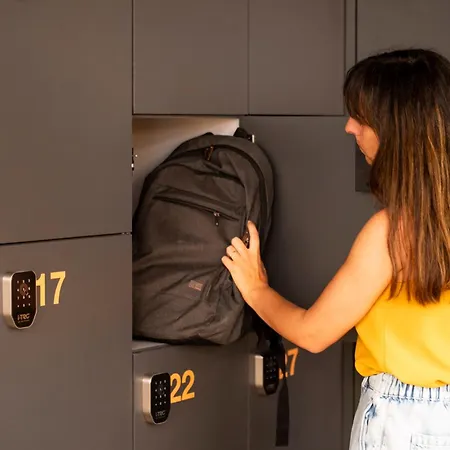 Hostal Wot Patio Social *