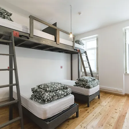 Hostal Wot Patio Social