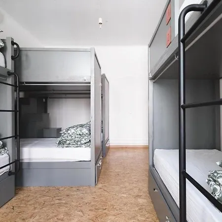 Hostal Wot Patio Social *